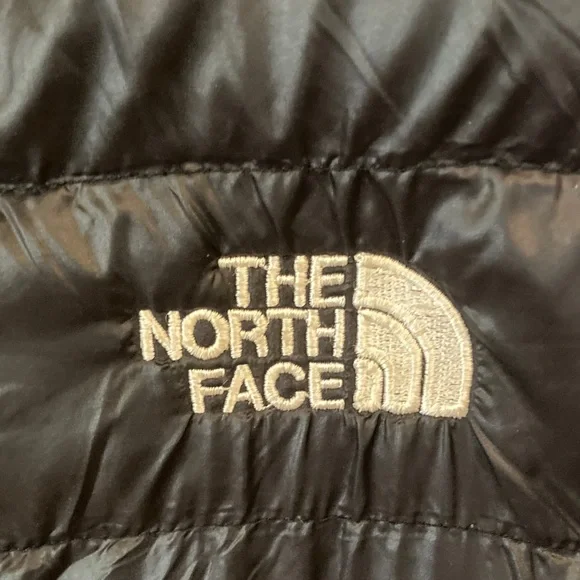 The North Face Quilted Black Hooded Jacket - Picture 2 of 12